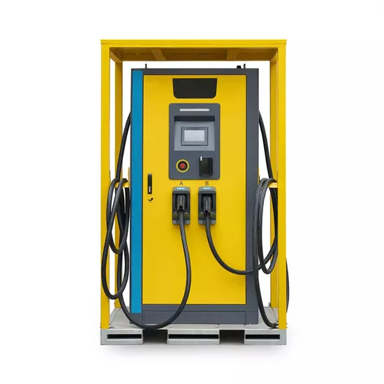 What does the supercapacitor in a solar container communication station include 